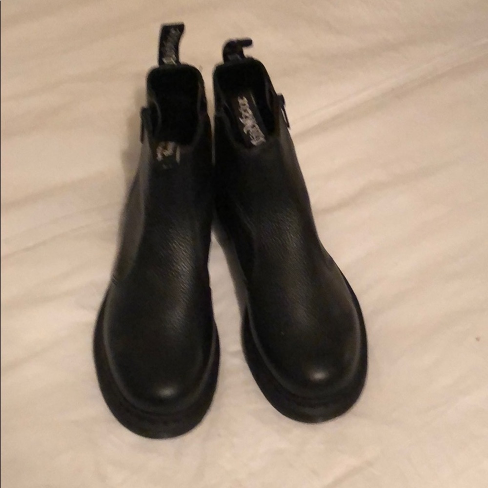 Dr martens women’s Chelsea airwave boots so 10